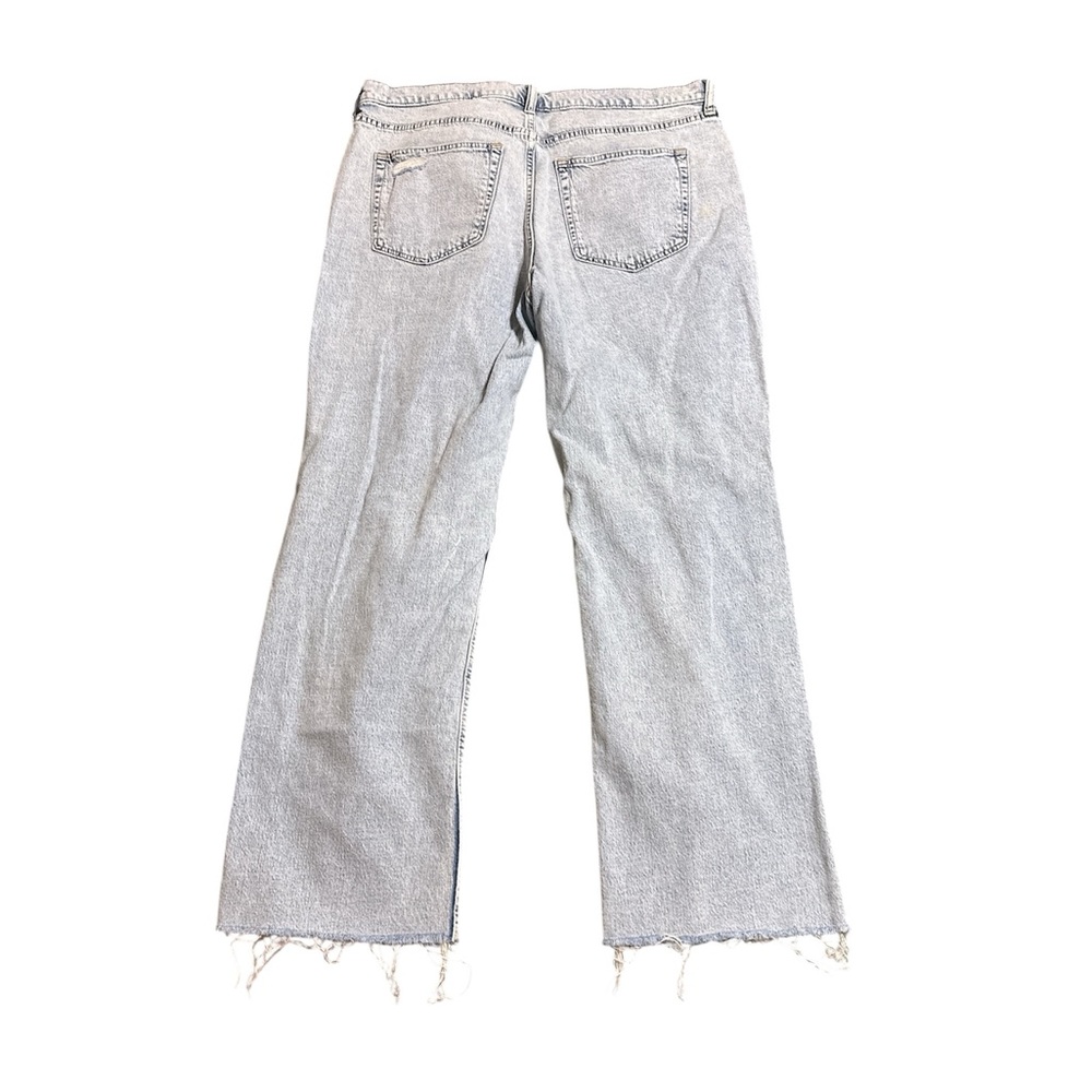 GAP Light wash Distressed 90’s Jean - Picture 2 of 4